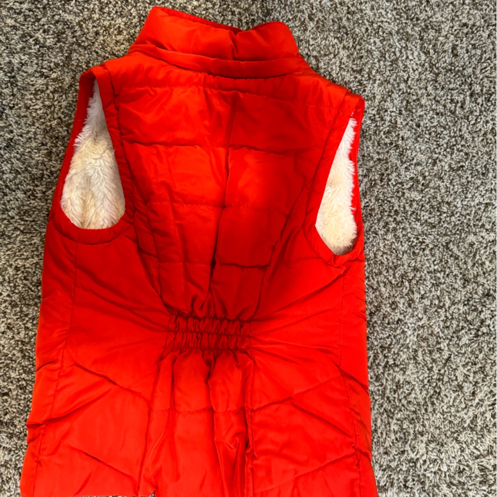 Green Tea Sherpa lined vest - Picture 2 of 3